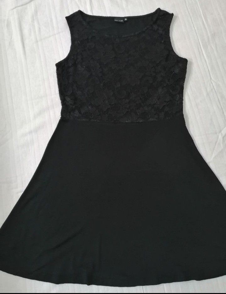 la petite robe noire simple et chic 