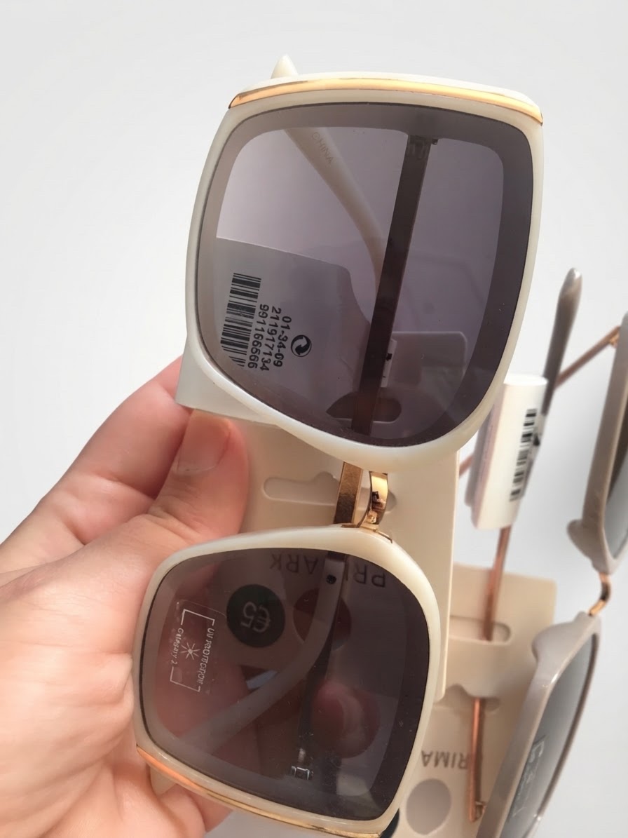 Deux lunettes de soleil 