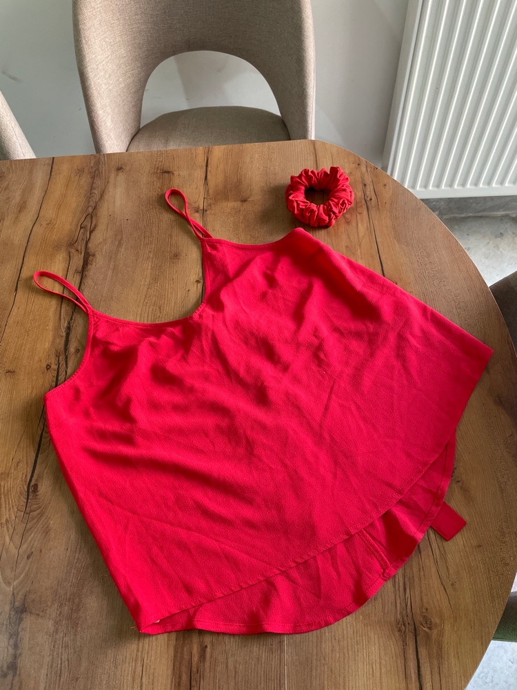 Forever 21 rouge +chouchou cadeau