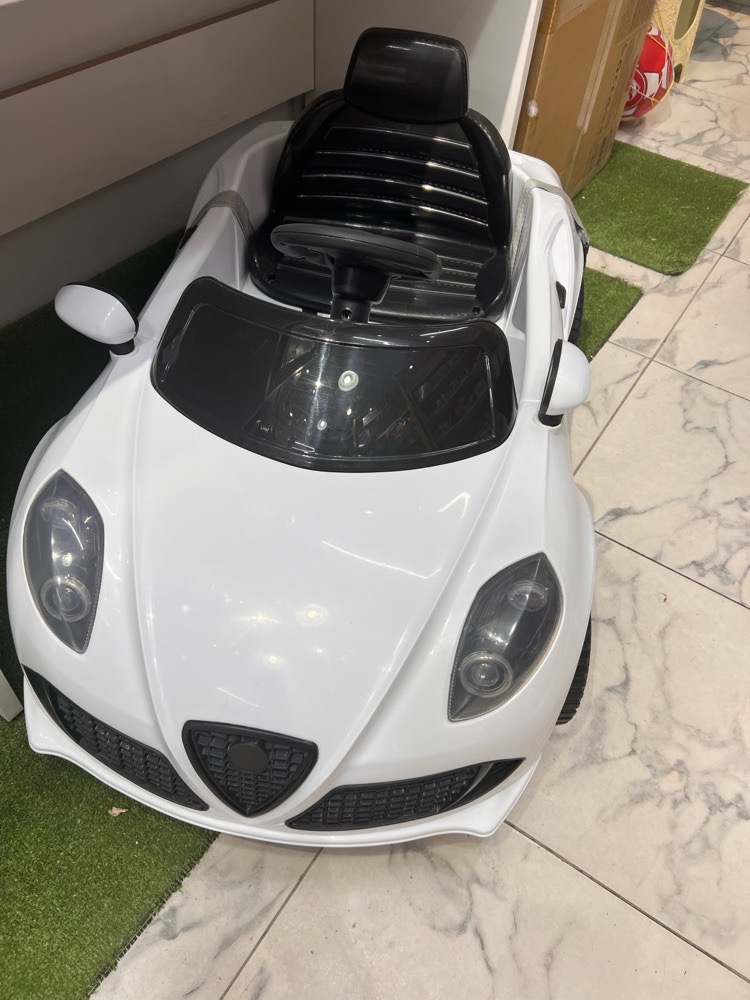 Voiture electrique enfant neuf 