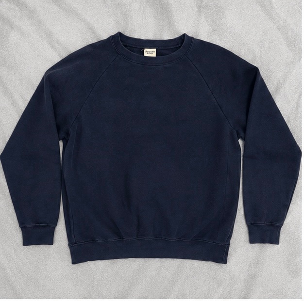 Sweat bleu marine à col rond – Style classique