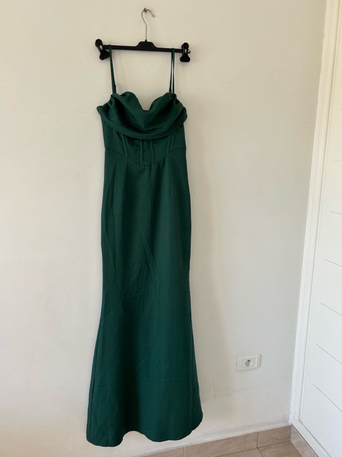 Robe Longue de Soirée Vert Sapin - Col Drapé & Effet Corset