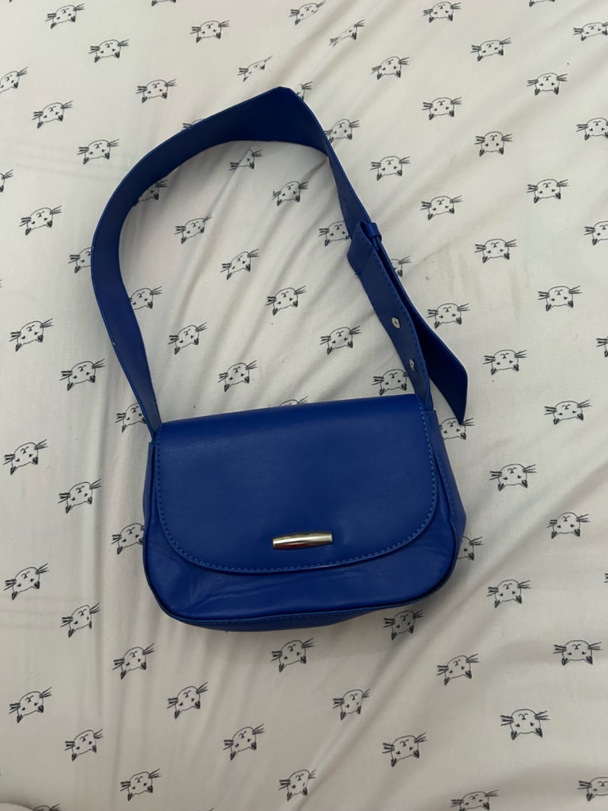 Sac à bandoulière en simili cuir bleu roi - Chic et pratique
