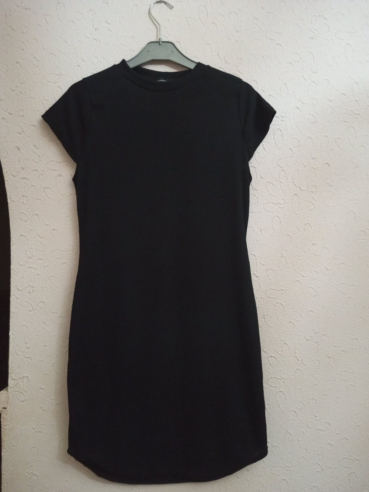 Robe noire avec strass 