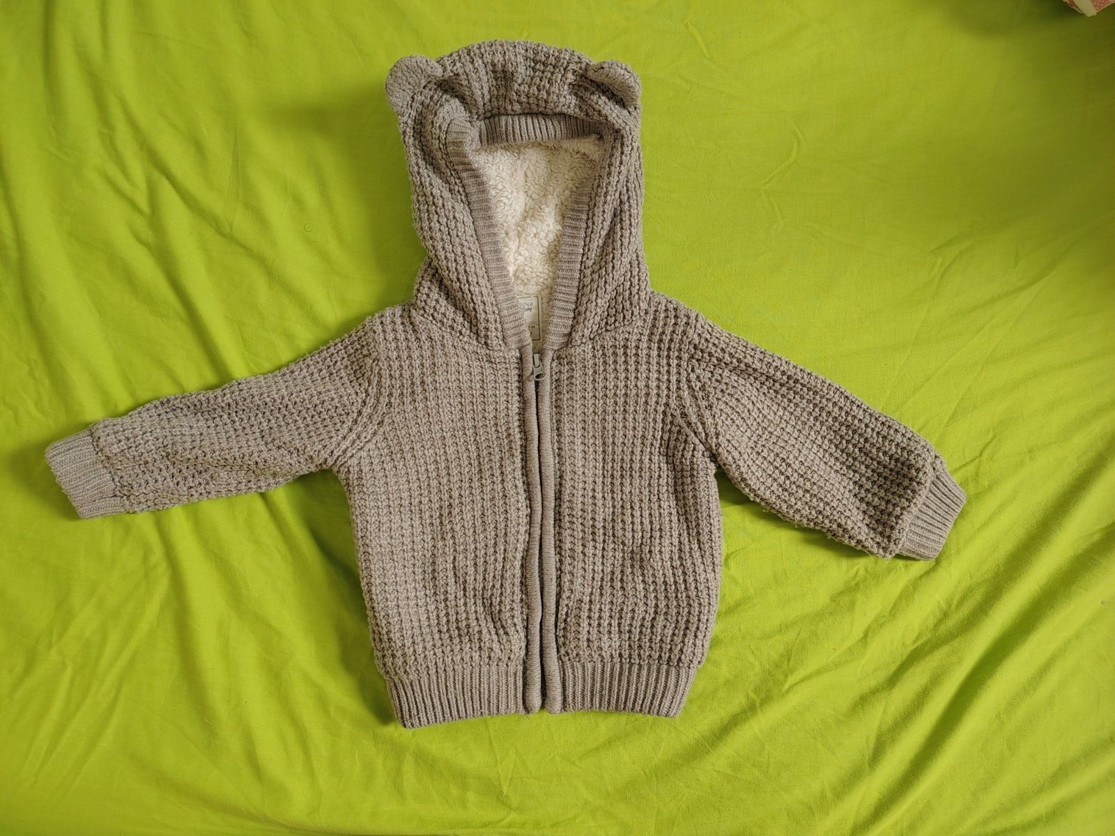 Gilet chaud à capuche très bon état 6-9 mois