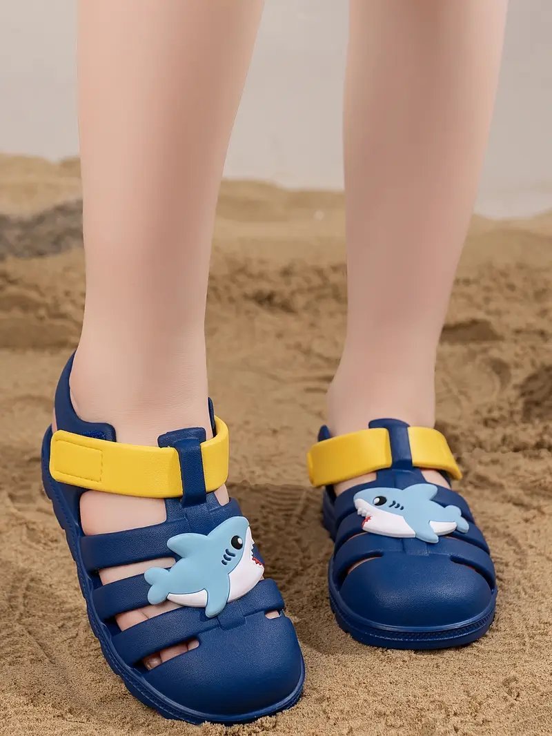 Sandales de sport décontractées pour tout-petits, chaussures de plage plates, chaussures de dessin animé mignonnes et légères, pour garçons. Pointure 22. Prix: 28 dt