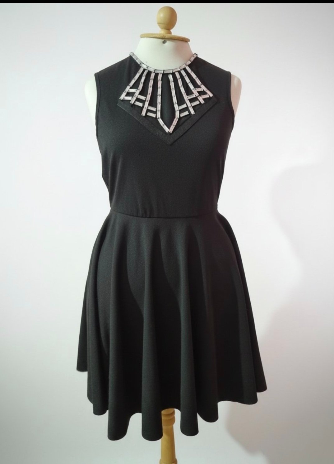 Jolie robe d'été courte, fabriquée en Italie (Made in Italy)