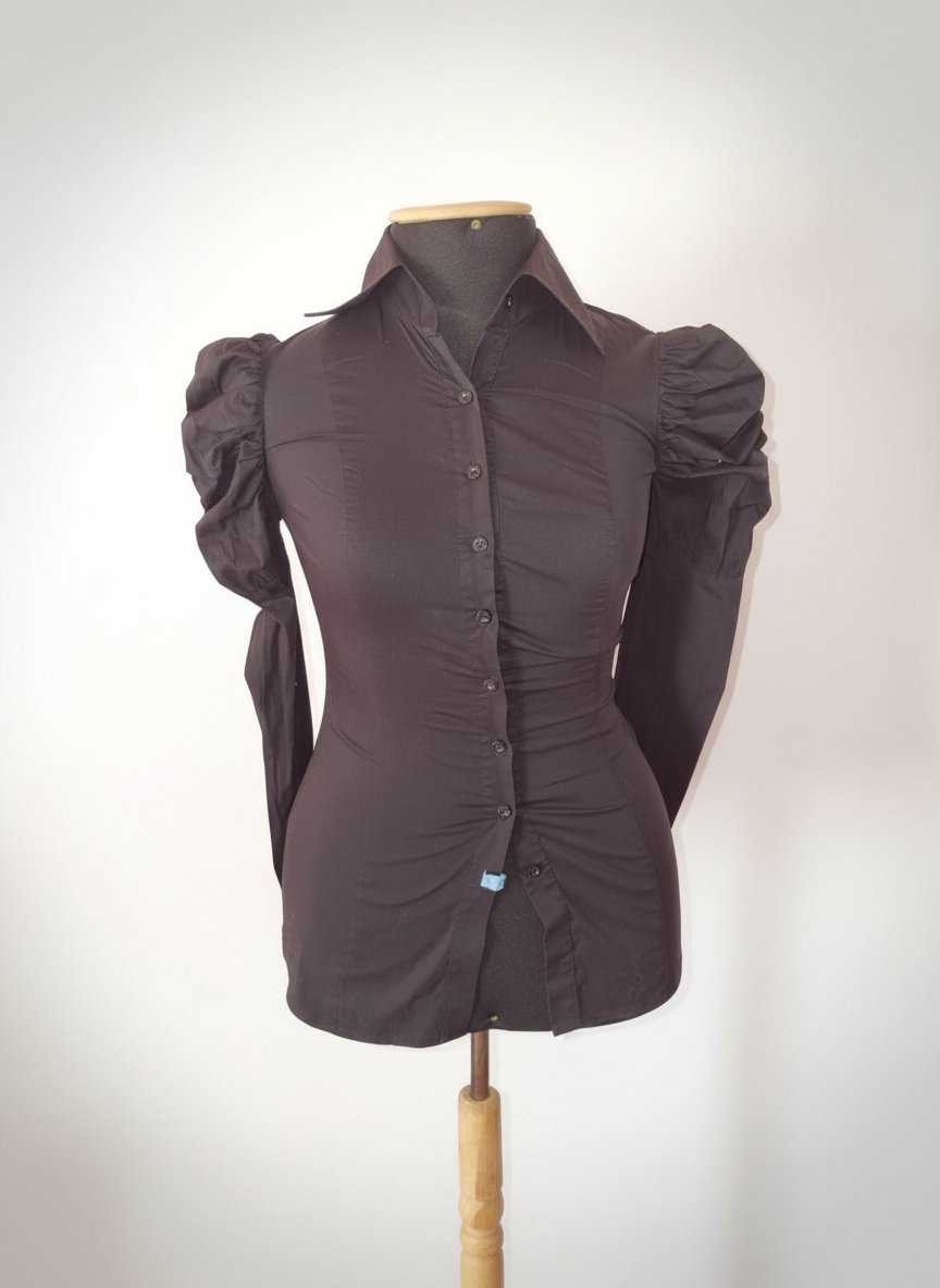 Très belle chemise noire de la ligne haut de gamme "GUESS by Marciano", à la fois chic et très élégante