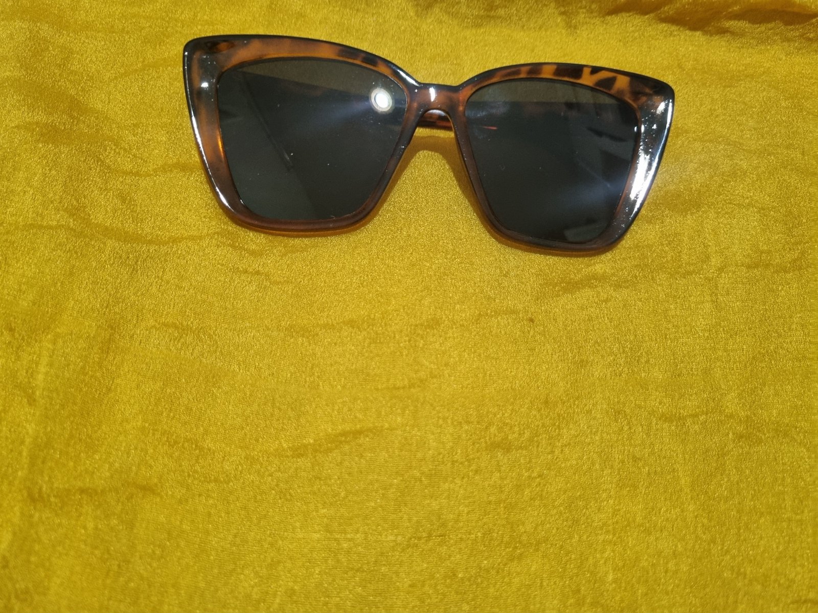 ​Lunettes de soleil papillon motif Écaille / Marron - NEUVES