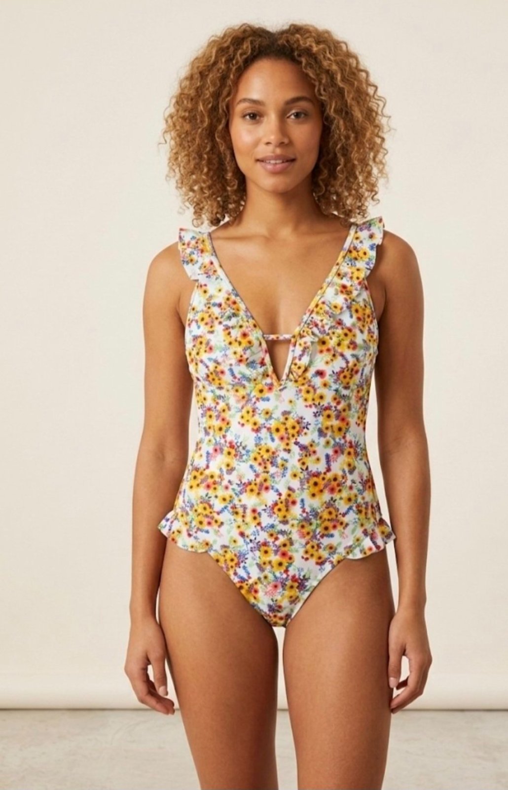 Très joli maillot de bain une pièce, à la fois frais, coloré et très féminin, idéal pour l'été