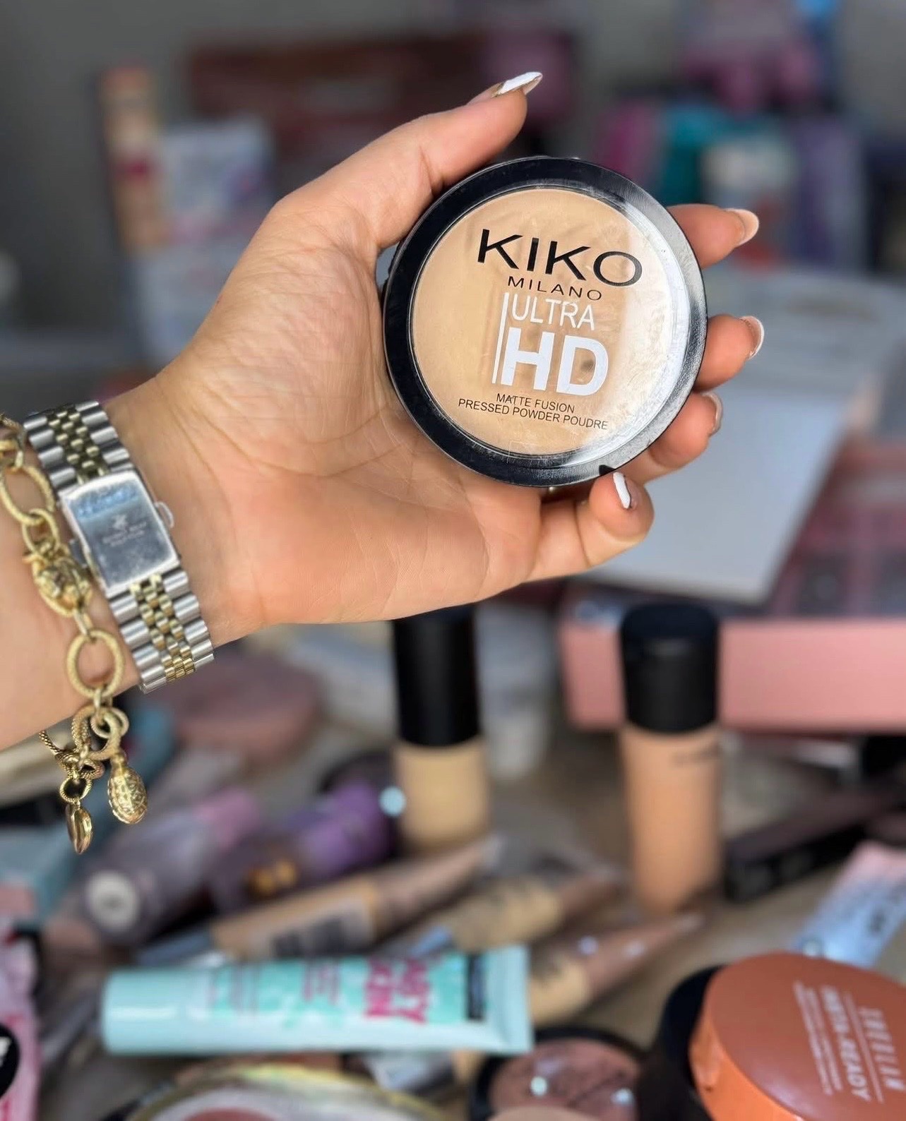 Poudre compacte Matte Fusion Pressed Powder de la marque Kiko Milano, caractérisée par un fini mat naturel.