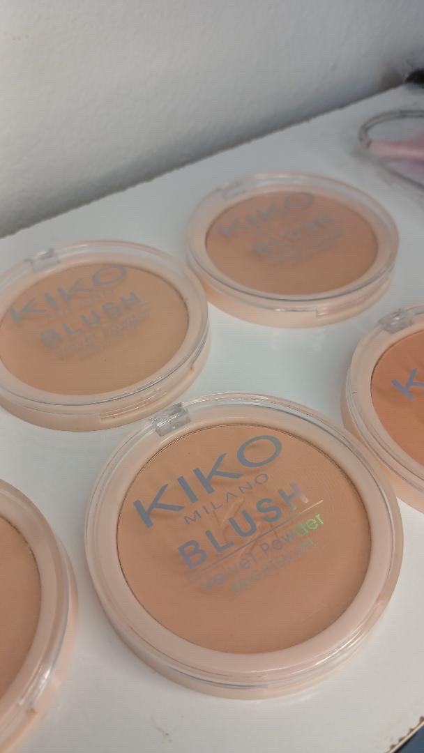 Kiko Milano Unlimited Blush, connus pour leur texture veloutée et leur longue tenue.