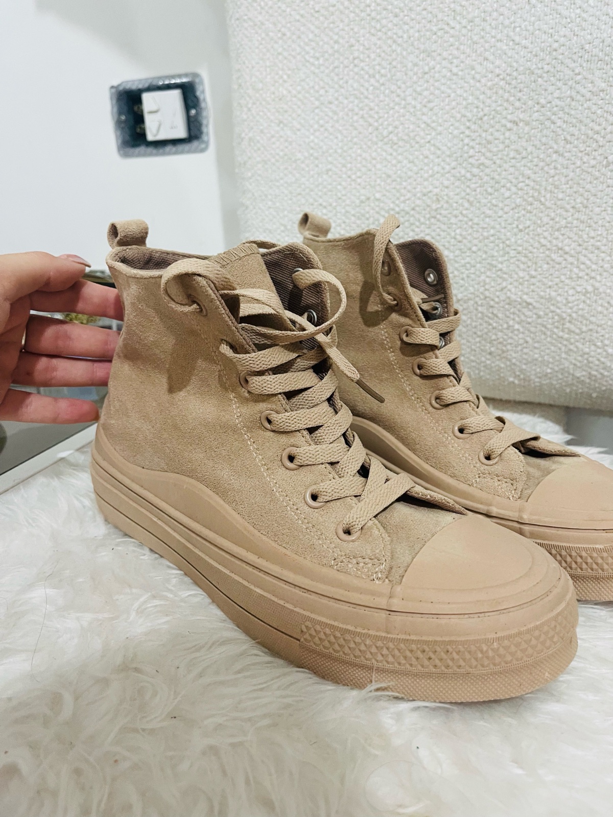 Baskets montantes Semerdjian en daim beige