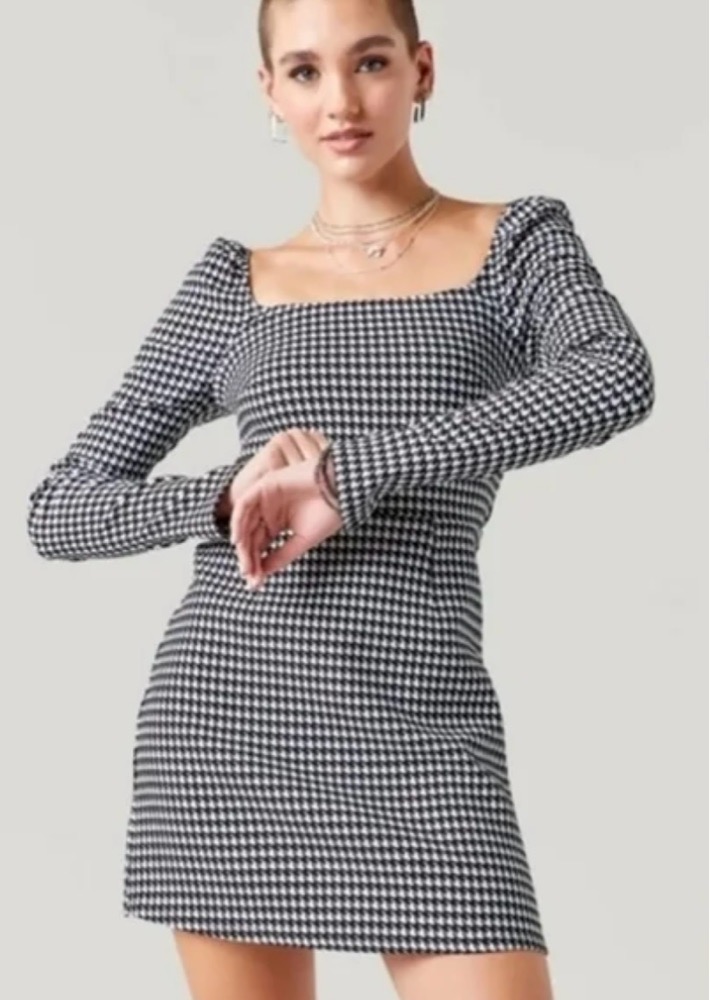 Robe élégante noir & blanc manches longues col carré🖤🤍