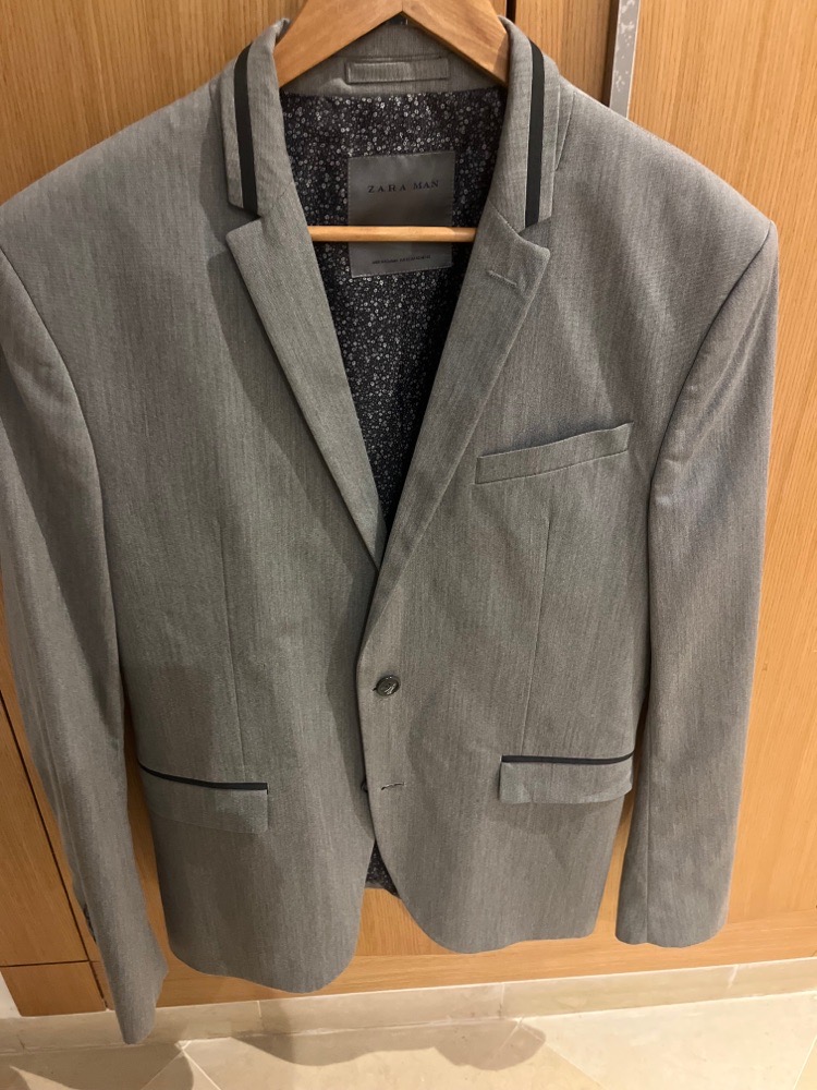 Costume Zara, taille 42 