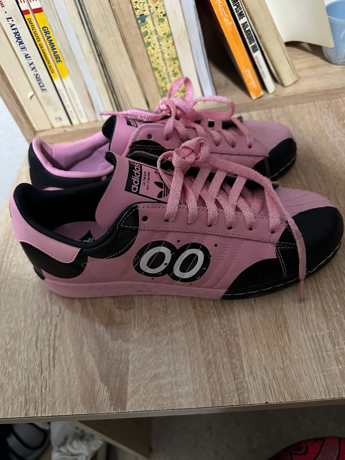 Je vends mes Adidas roses 💗 Portées quelques fois seulement, très bon état. DM si tu les veux.