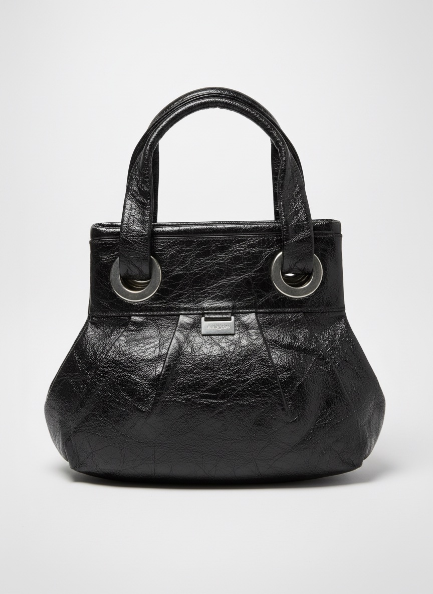 Sac a main noir a finition argentée 