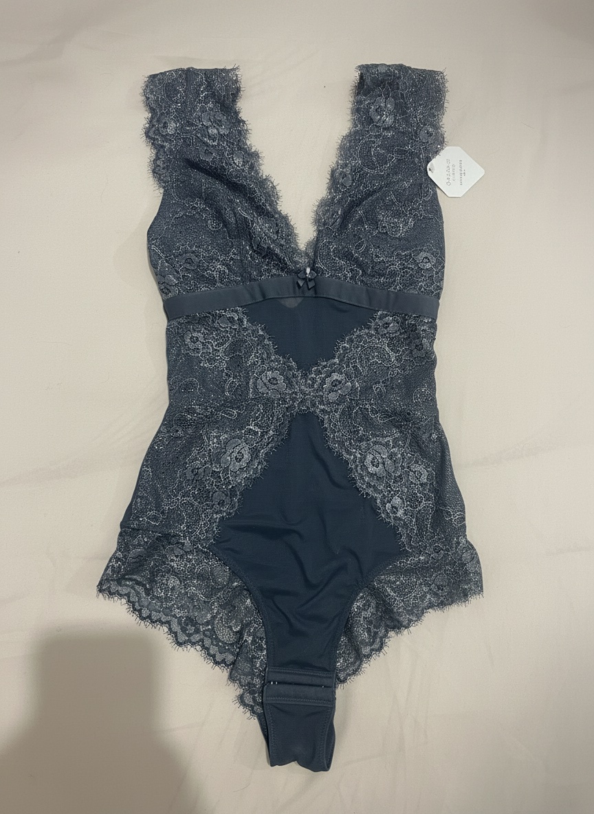 Ensemble de lingerie jamais porté 