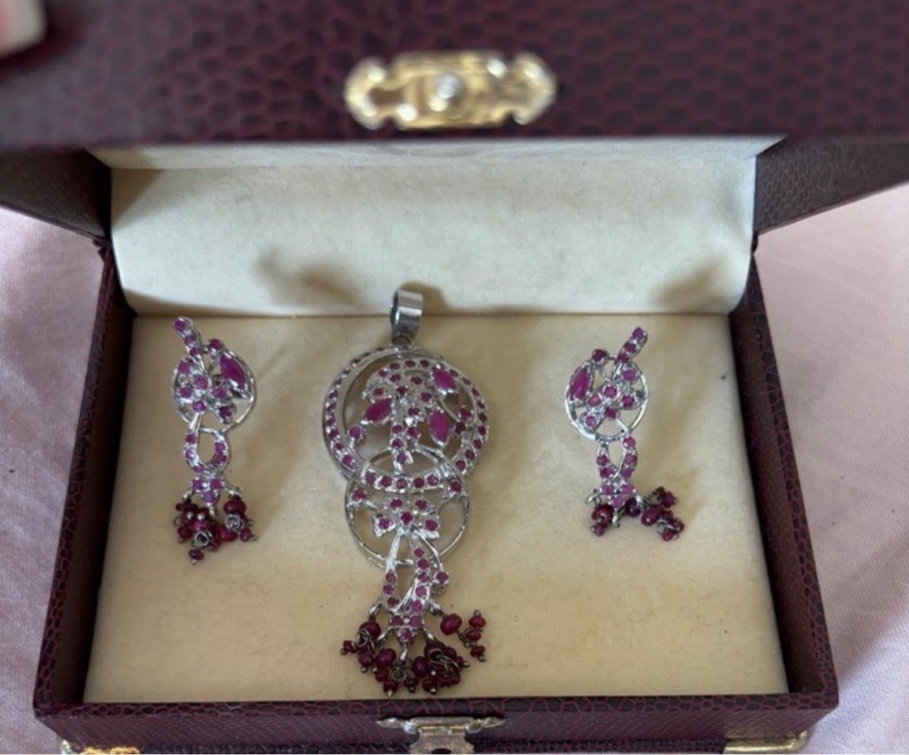 Apendentifw et boucles d'oreilles en argent( pierre rubis+ فضة مطبوعة ) 
