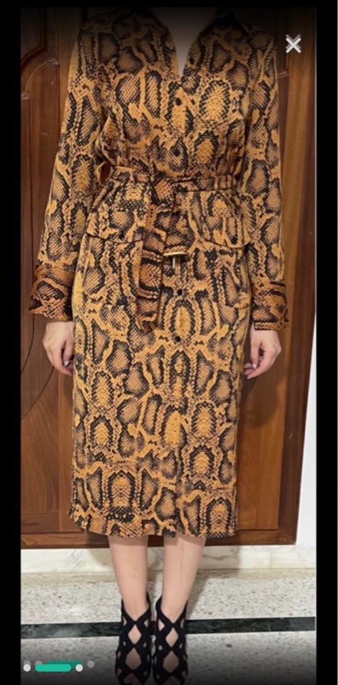 Robe zara neuve avec ceinture ( modele large xs/s) 