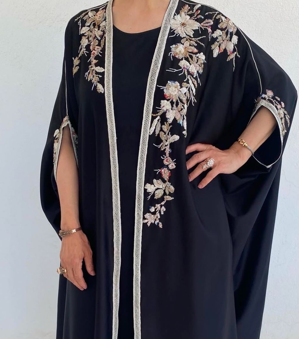 Abaya brodée fait main de la marque SA abaya couture 