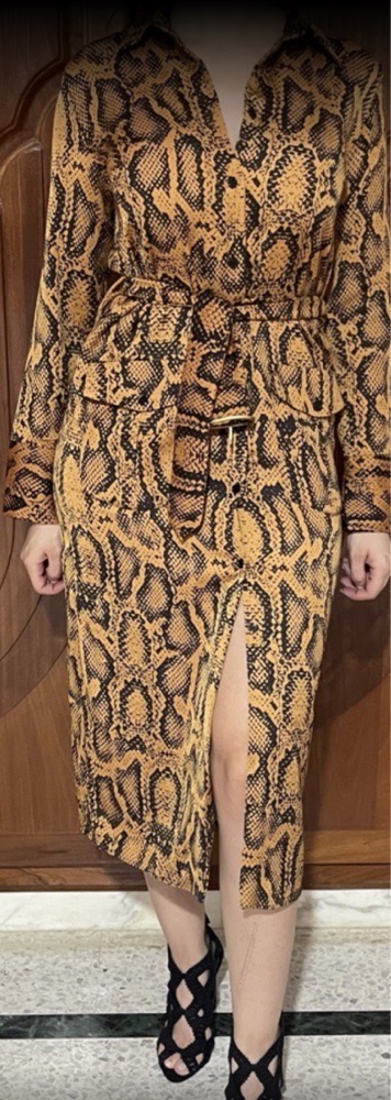 Robe zara neuve avec ceinture ( modele large xs/s) 