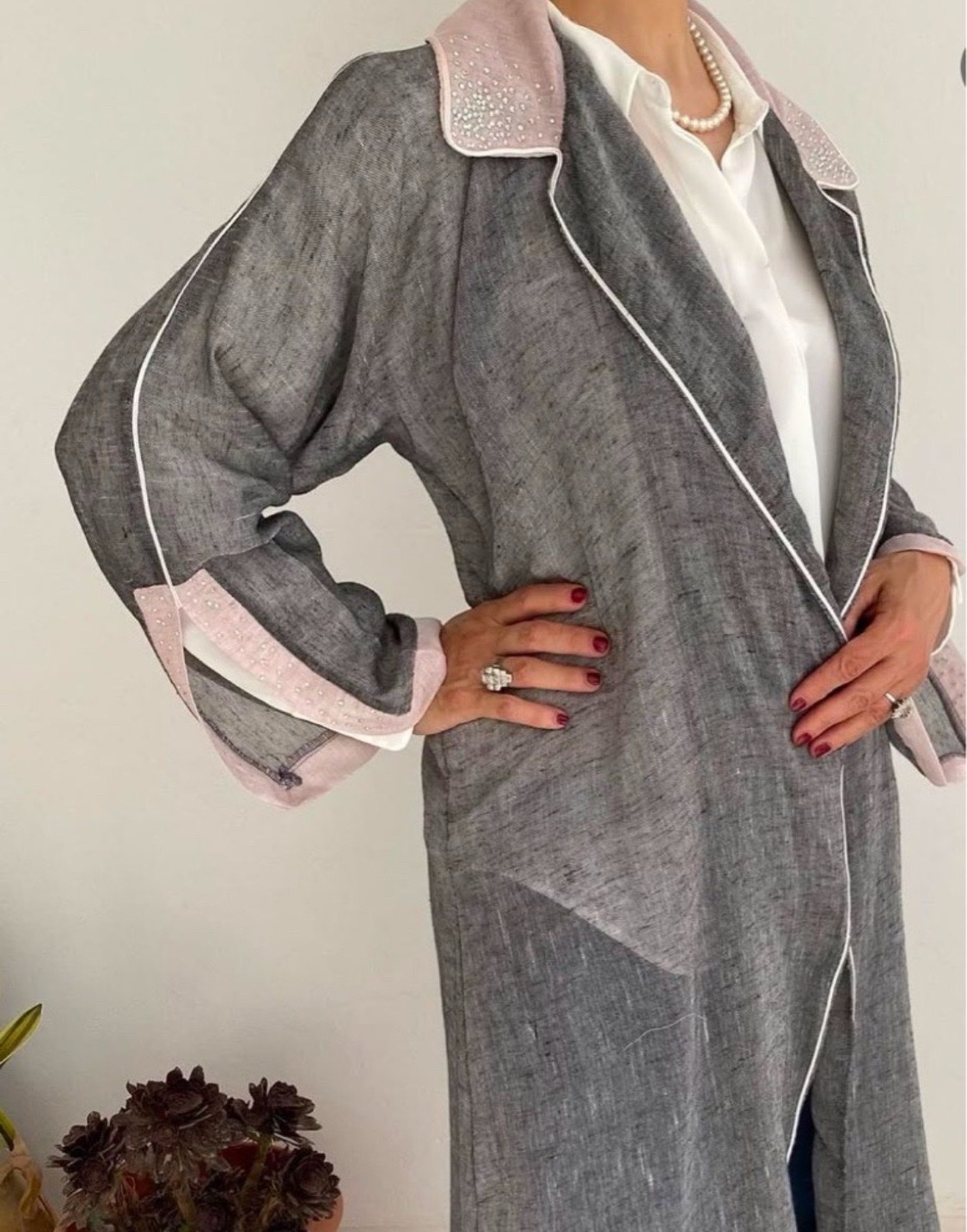 Abaya en lin brodée fait main 