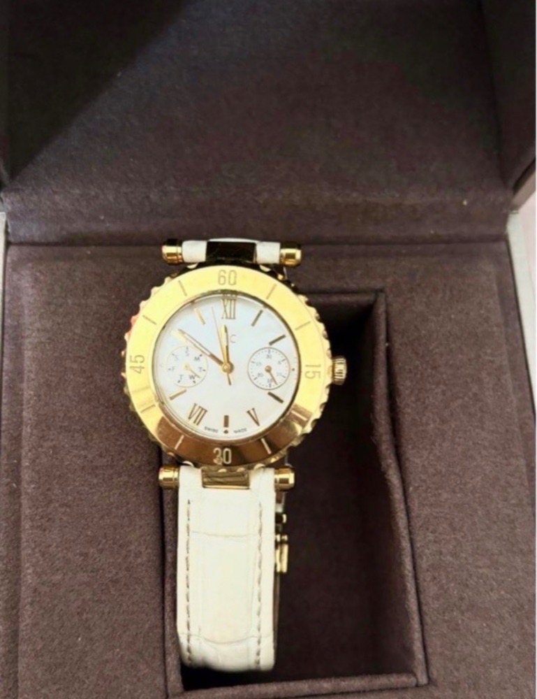 Montre guesse authentique 