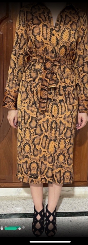 Robe zara neuve avec ceinture ( modele large xs/s) 