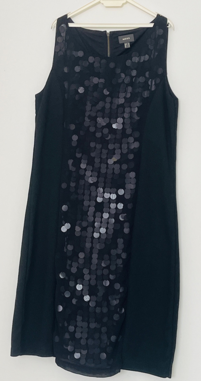 Robe noir avec paillette 