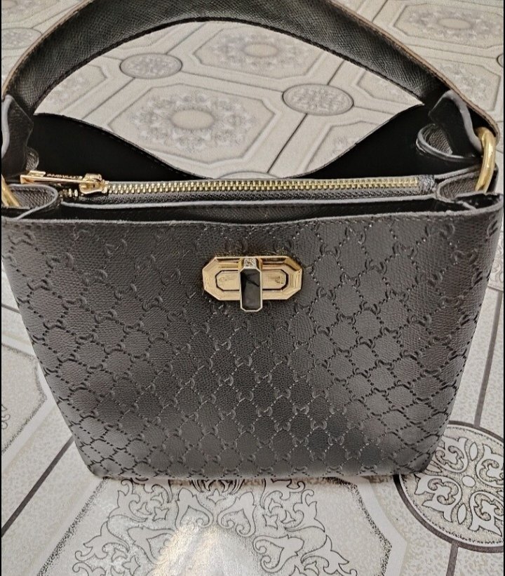 Sac à main noir Milano en semi-cuir importation 