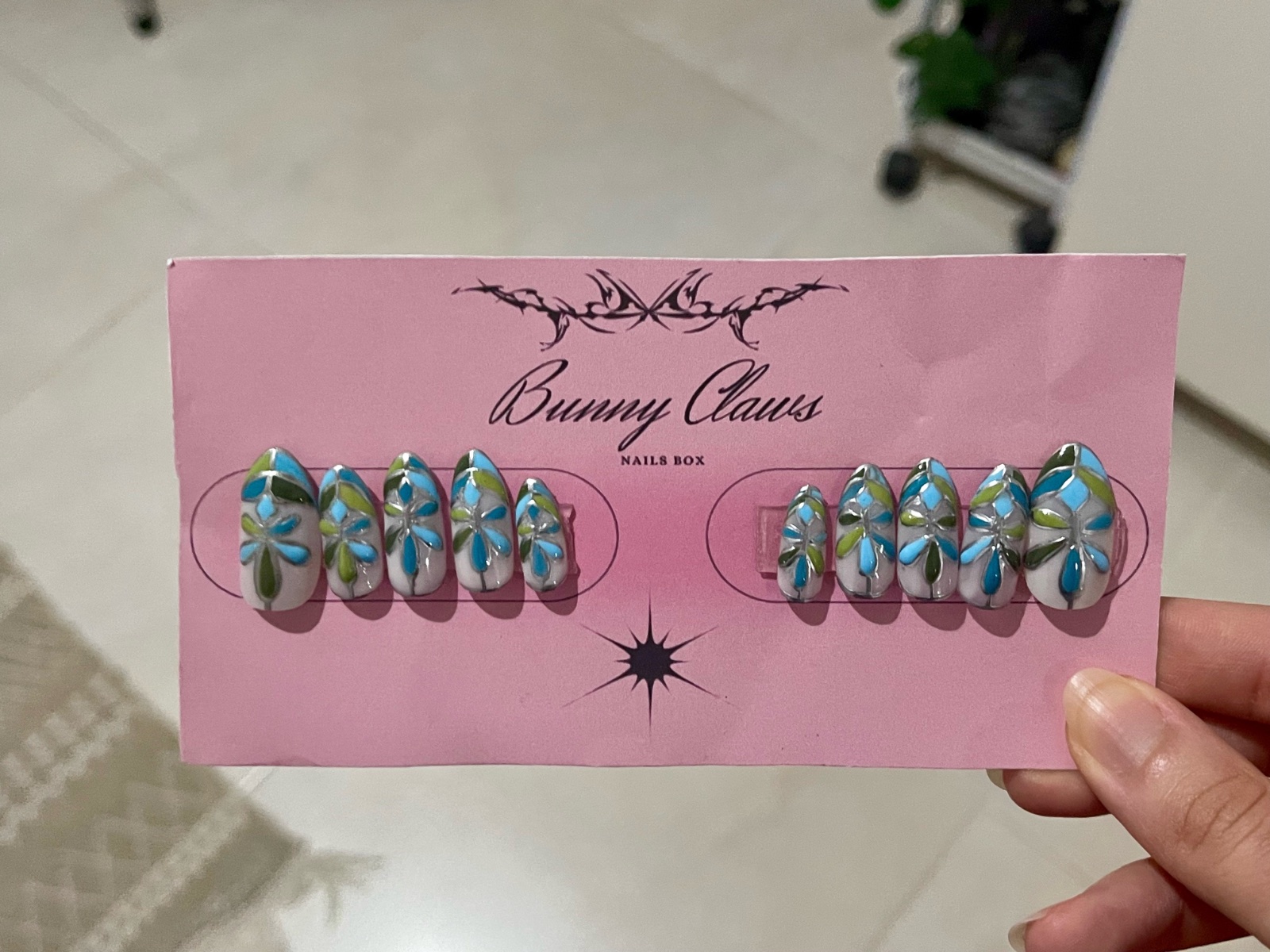 Press on nails