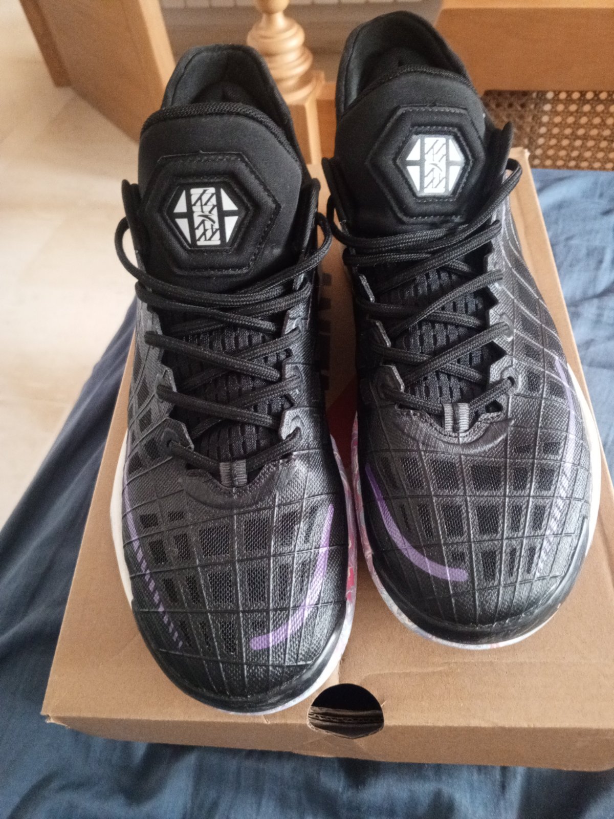 Chossures de hand ball ou basketball 