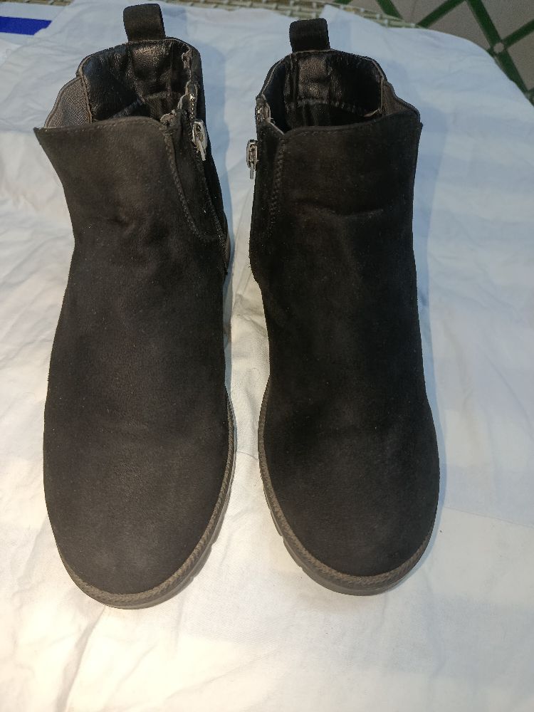 Boots fillette daim de bon qualité 