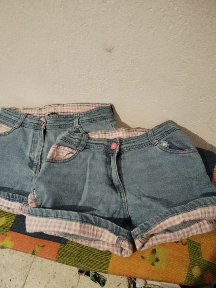 Deux shorts 14 ans et 12 ans