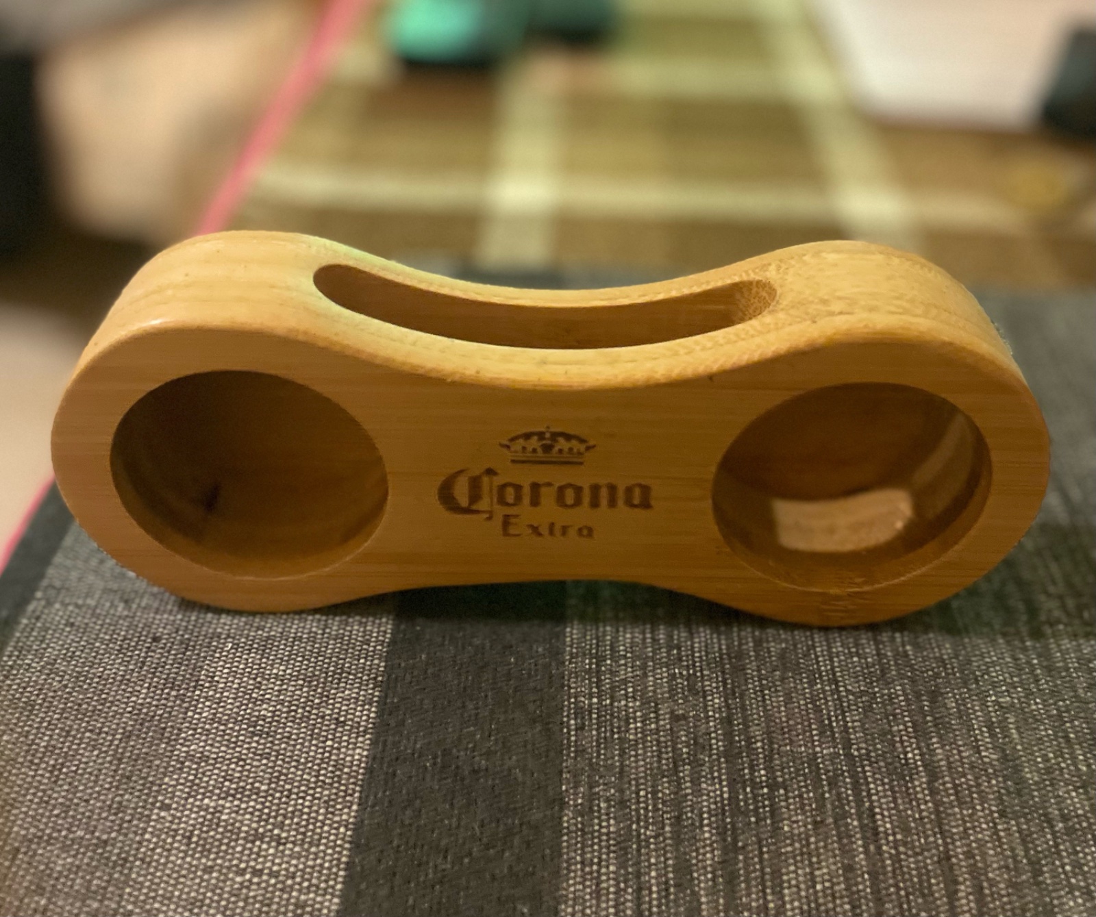 Support en bois naturel qui amplifie le volume de votre telephone