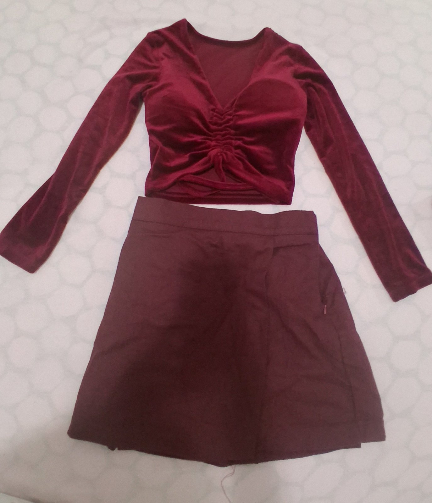 Lot jupe et pull 