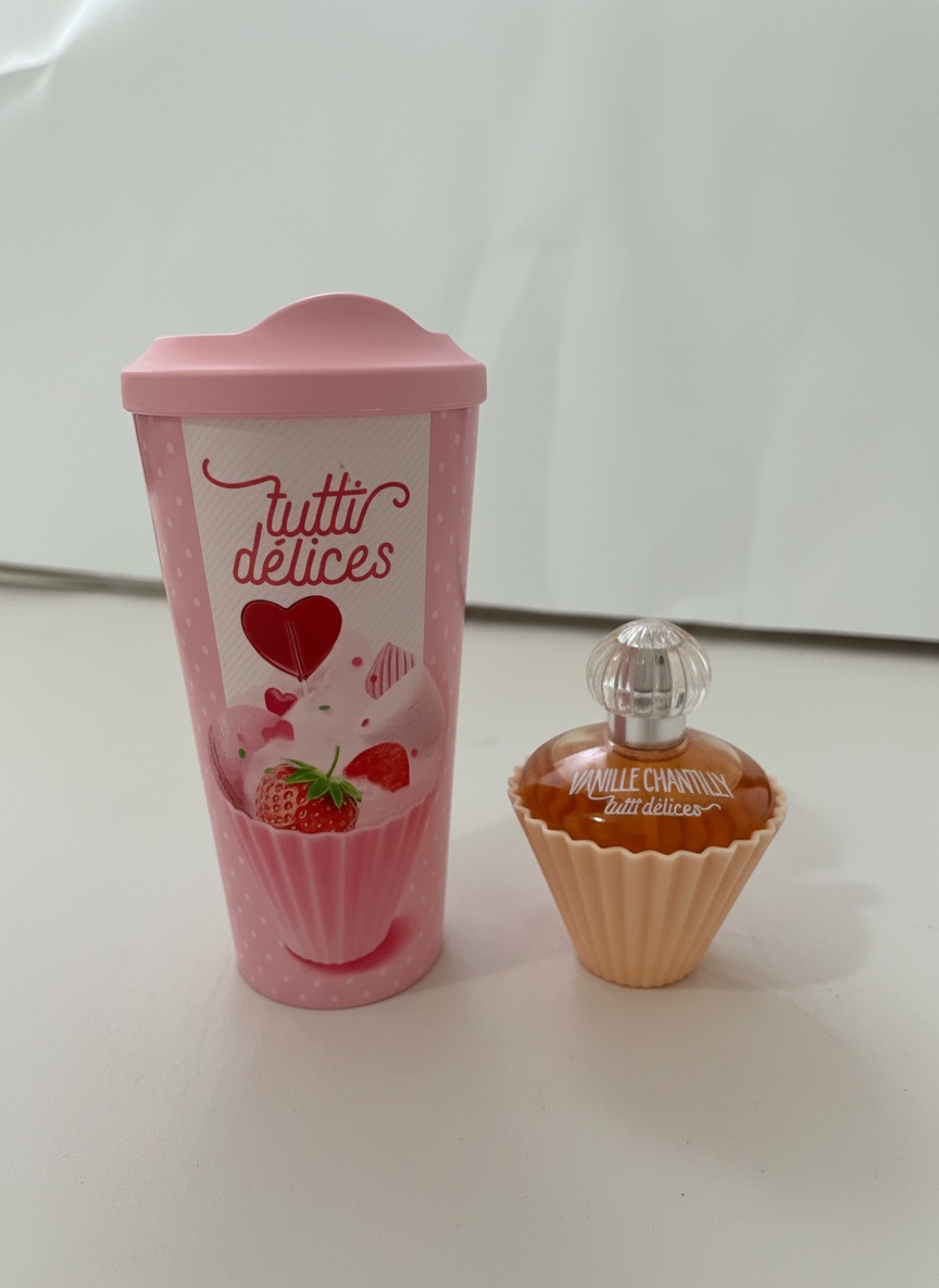 Lot parfum vanille chantilly 50ml + mug de voyage 35cl importé de France