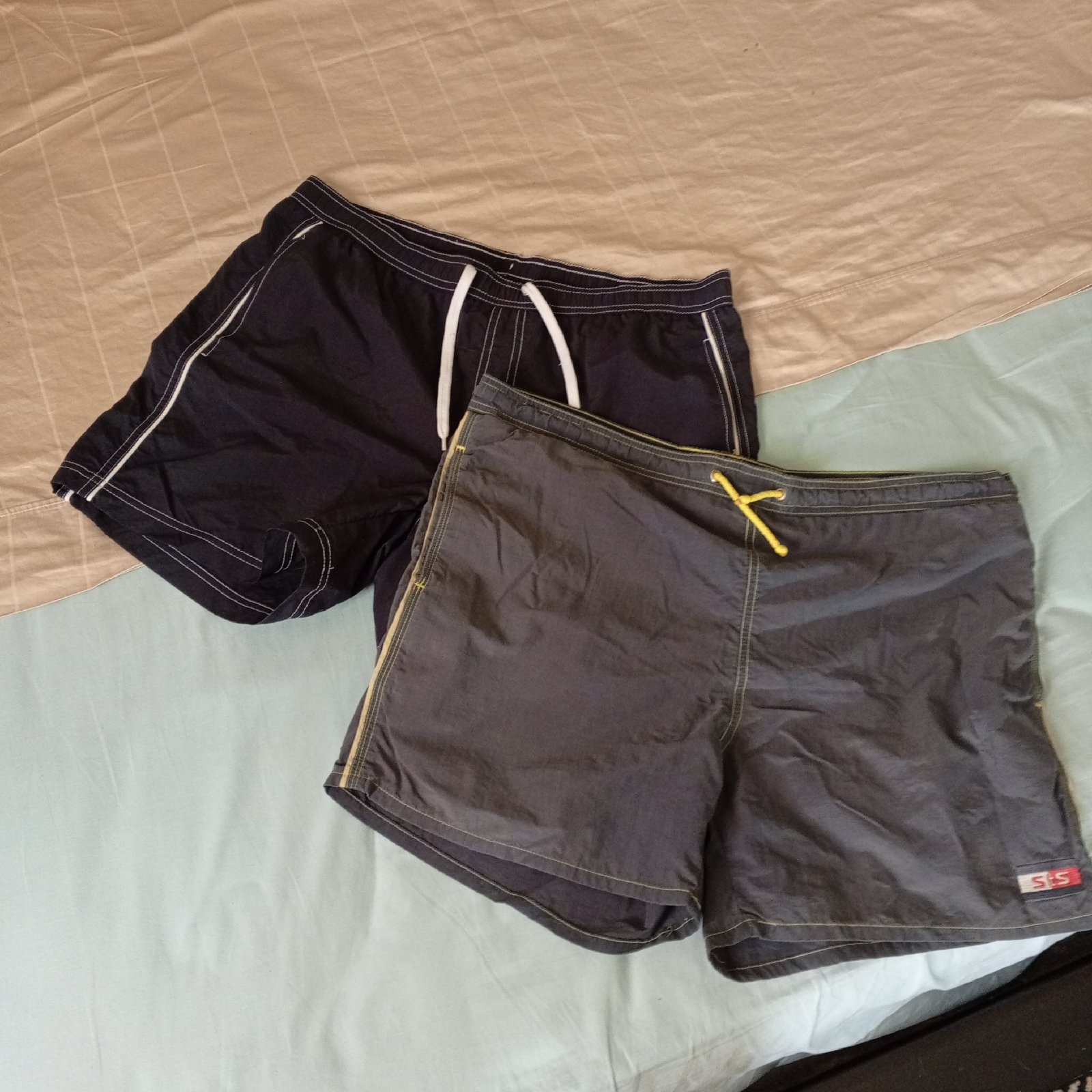 Lot de deux short de plage 