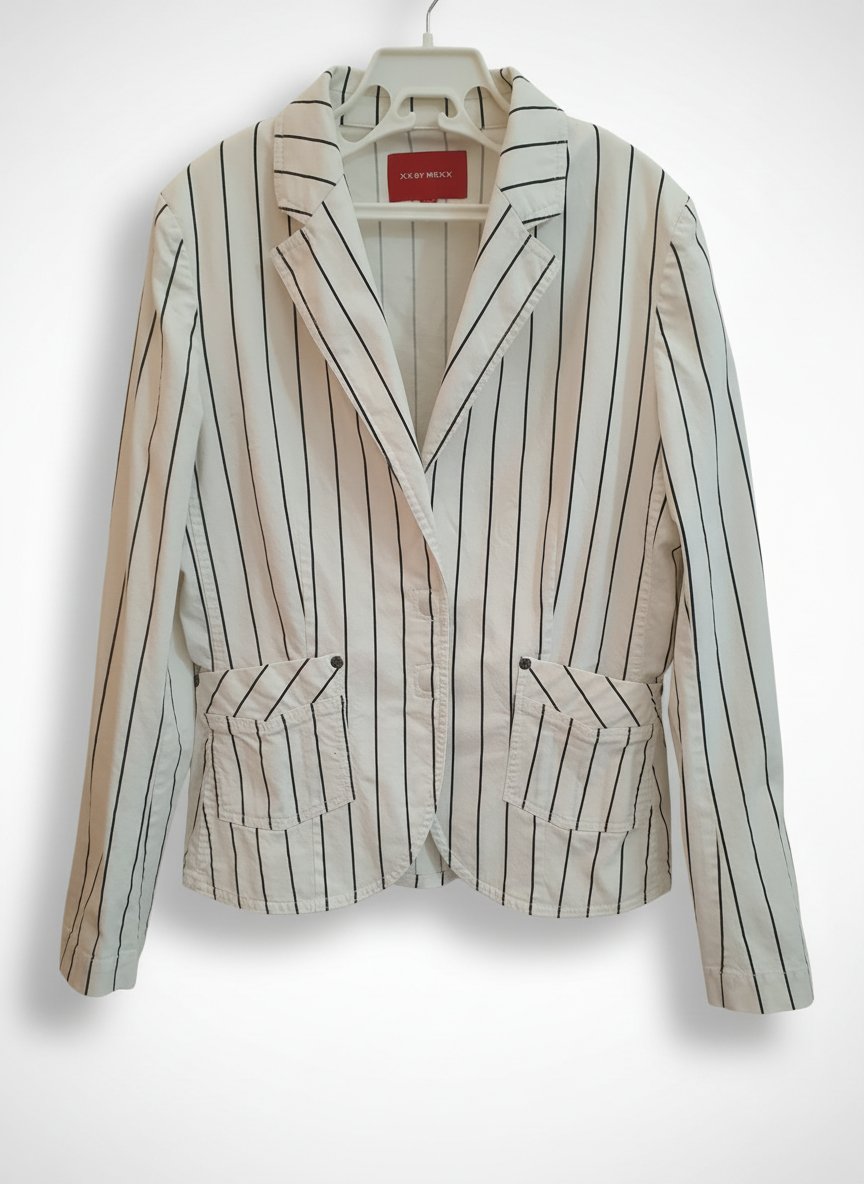 Veste blanche à rayures noires 