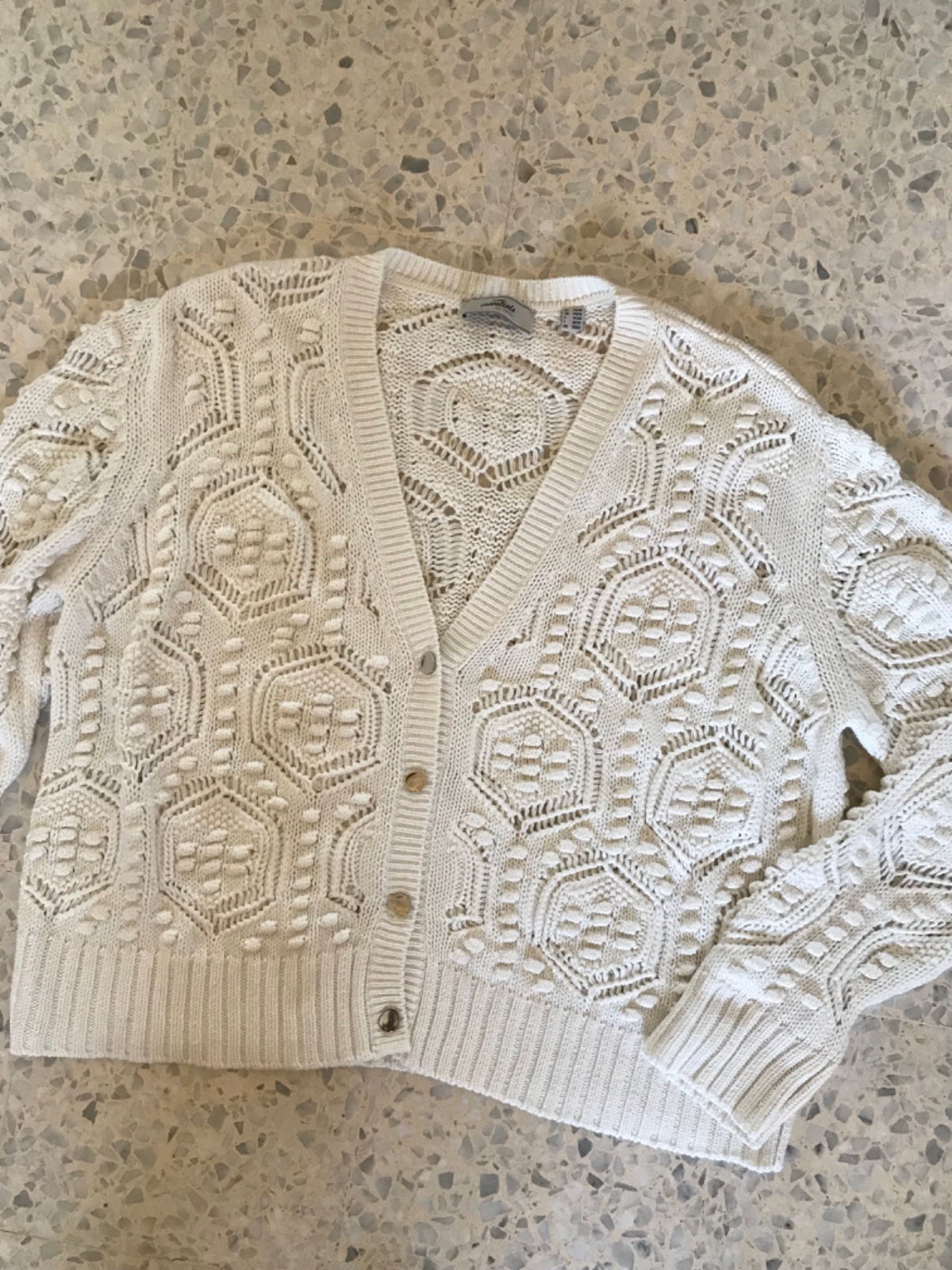 Cardigan blanc en crochet trop stylé