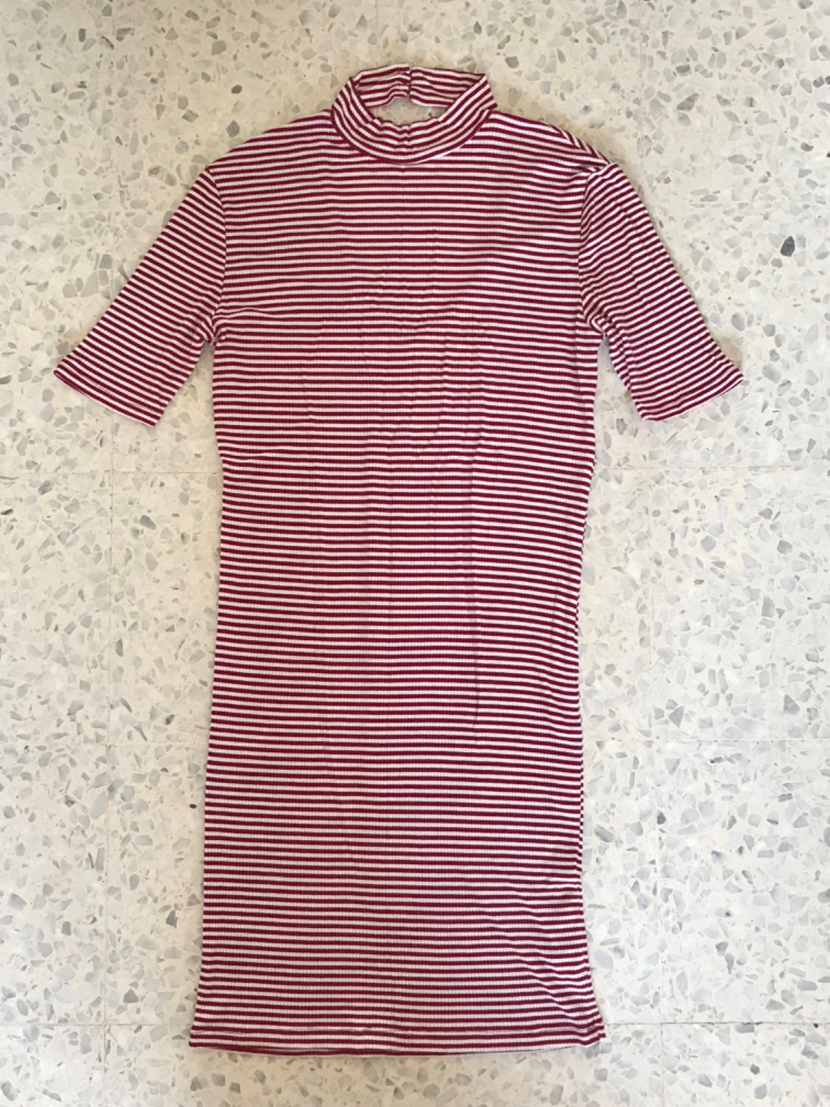 Robe courte moulante réuir blanc et rouge taille s/m 