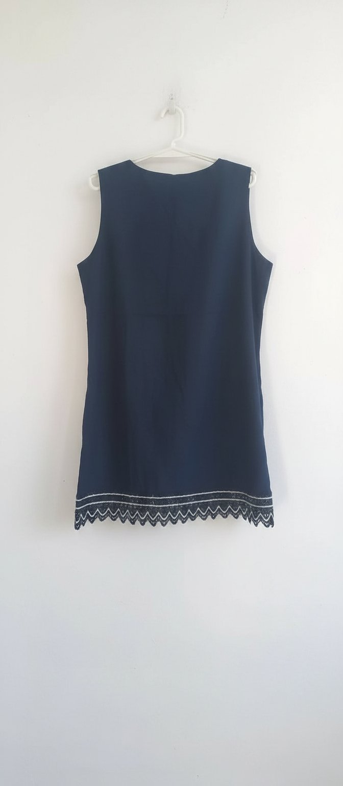 Magnifique robe brodée délicatement 