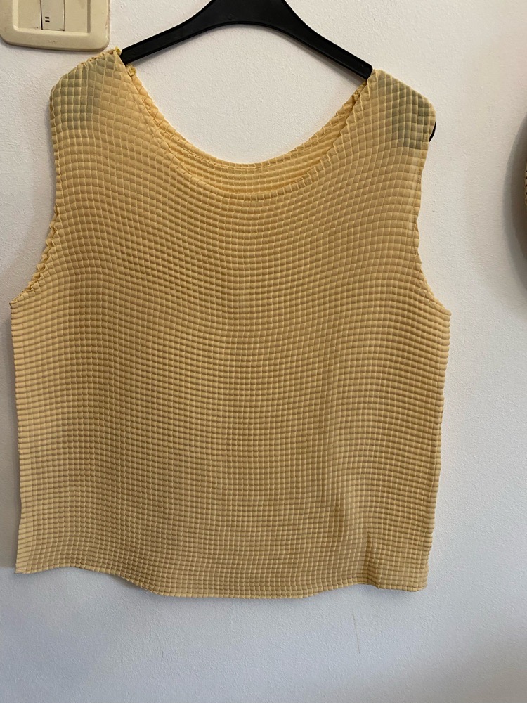 Pull butter yellow