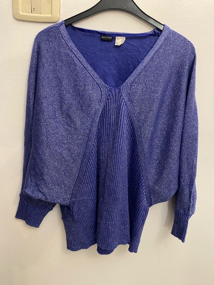 Pull bleu