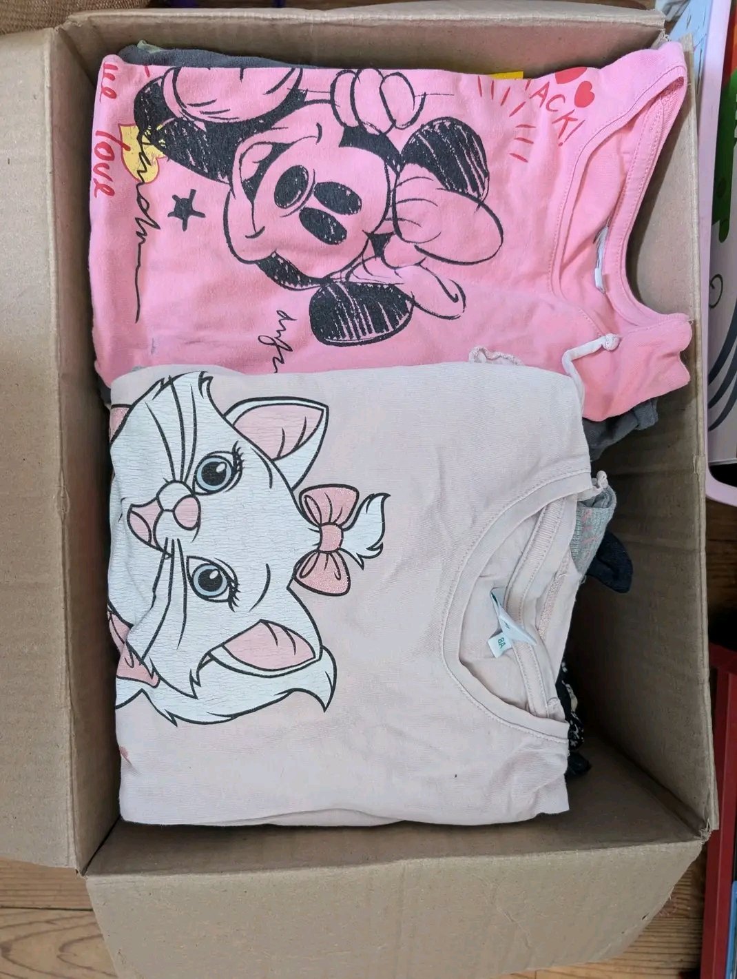 💥💥💥Carton plein de vêtements de bébé(fille) de 1 moin jusqu’à 1 ans(plus que 50 piecèces)
