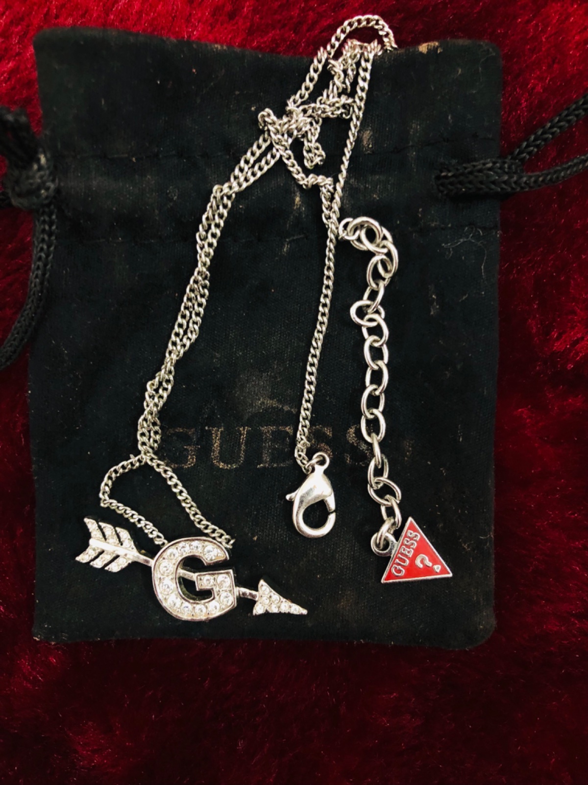 Collier en argent de la marque guess 