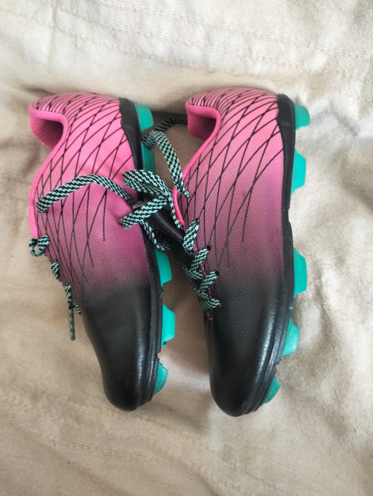 Chaussures de foot /crampons dsg,pointure 11 k equiv à 28 eur.