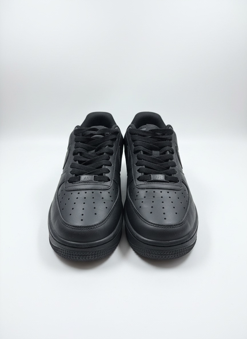Nike Air Force 1 Triple Black – Très bon état