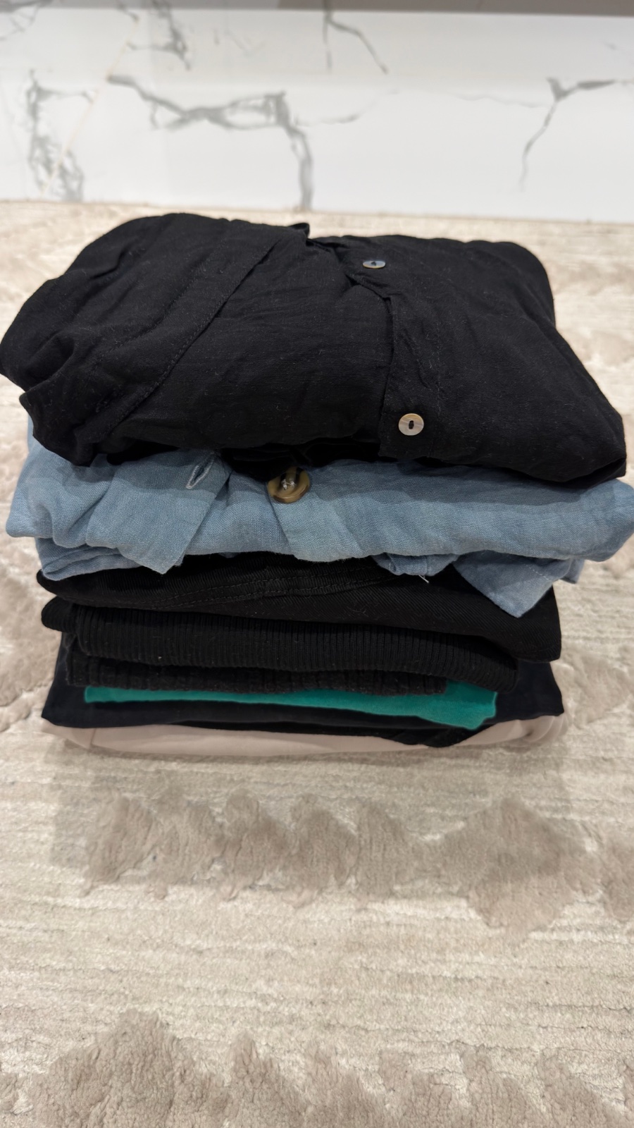 Lot de 9 hauts, taille M-L.